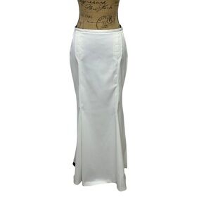 252 - FRENCH LAUNDRY Winter White SKIRT  - Check Measurements